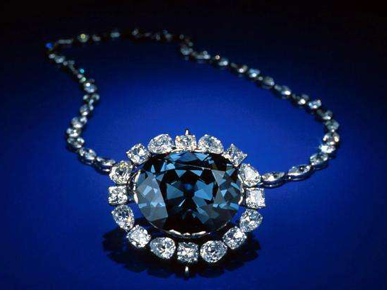 盘点影视剧中的顶级珠宝 (盘点电影中的天价绝世珠宝)