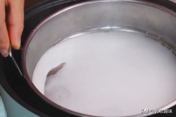 自制不用洗面的凉皮懒人方法,不用揉面不用洗面的凉皮做法