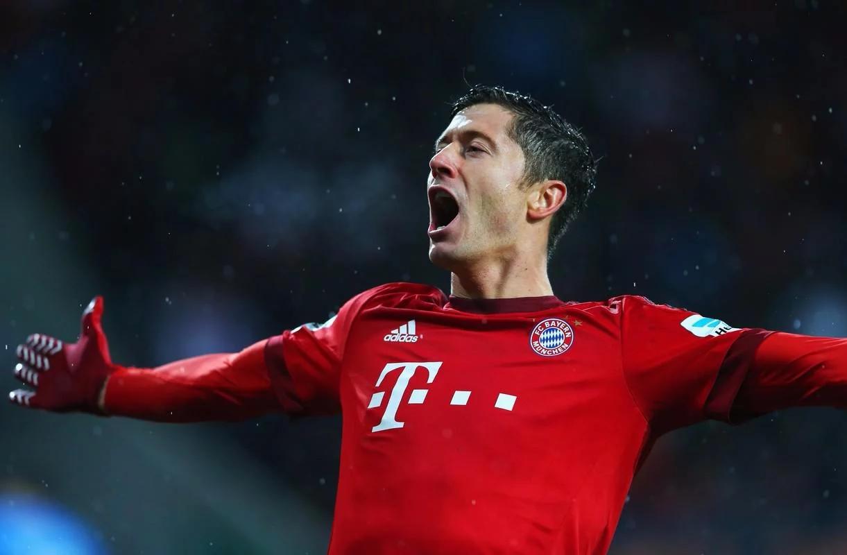 足坛现役十大中锋妖人,足坛十大中锋约维奇