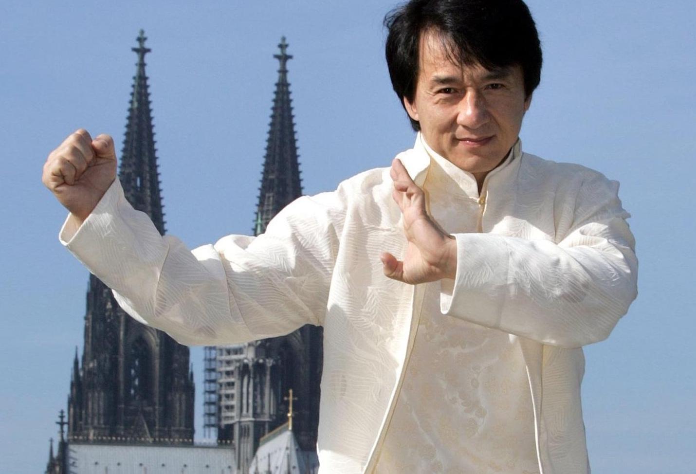 成龙和李连杰怎样评价周星驰,周润发成龙李连杰的好莱坞对决