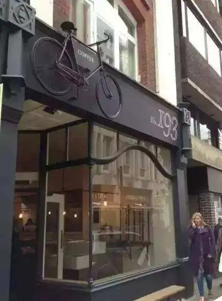 另类店铺招牌,吸引人的店铺招牌