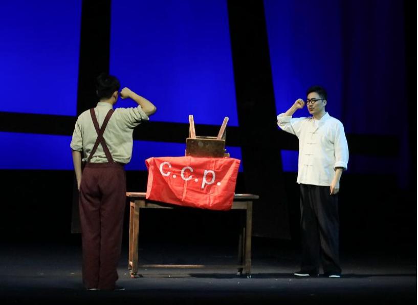 南京天丰大酒店组织观看红色话剧《王荷波》