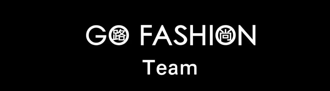 张予曦戴金丝框眼镜,张予曦银色服装