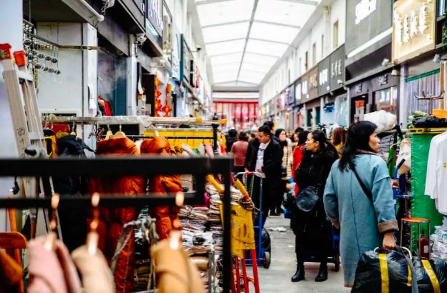 拉夏贝尔服装品牌冬季,拉夏贝尔服装品牌怎样