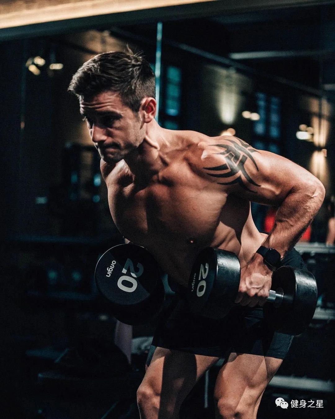 神似top的腹肌男,酷似海王的男模