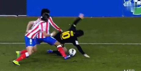 梅西被铲球拜仁,梅西被铲完整版