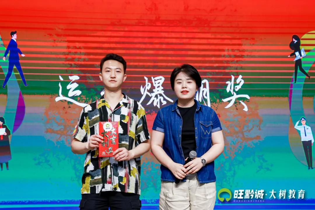 奖学金颁奖典礼完满结束主持稿,考试表彰大会进步奖怎么才能拿到