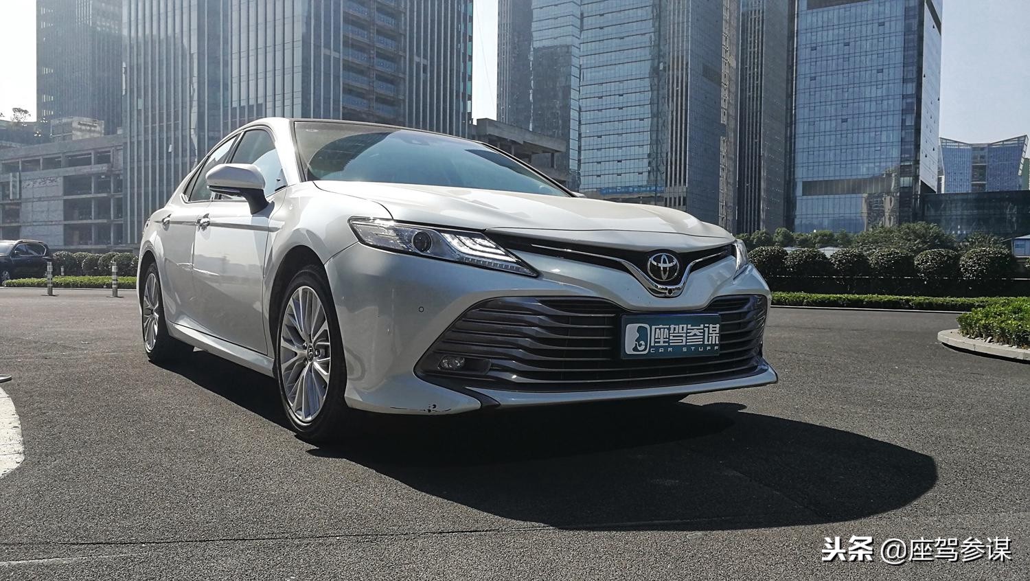 丰田凯美瑞2.5l豪华版测评,丰田凯美瑞2024款2.0精英版试驾