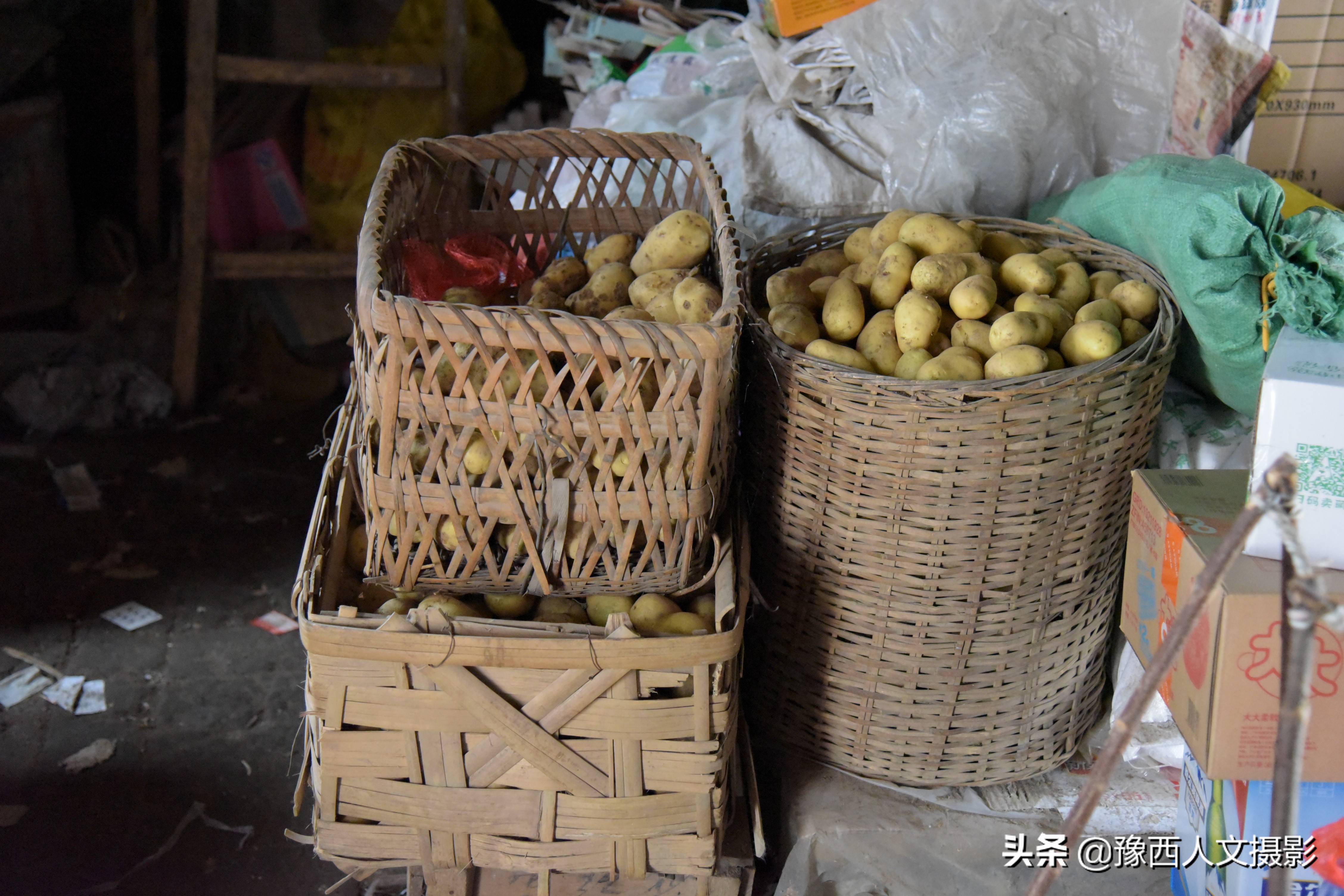 河南大叔供销社里卖货55年，一担两筐走遍全乡，商店模样70年没改