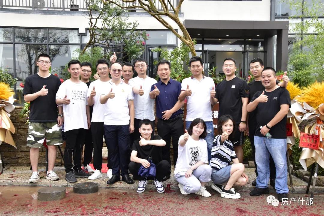 什邡多家本土开发商、施工方齐聚城西这栋叠拼内，所为何事？