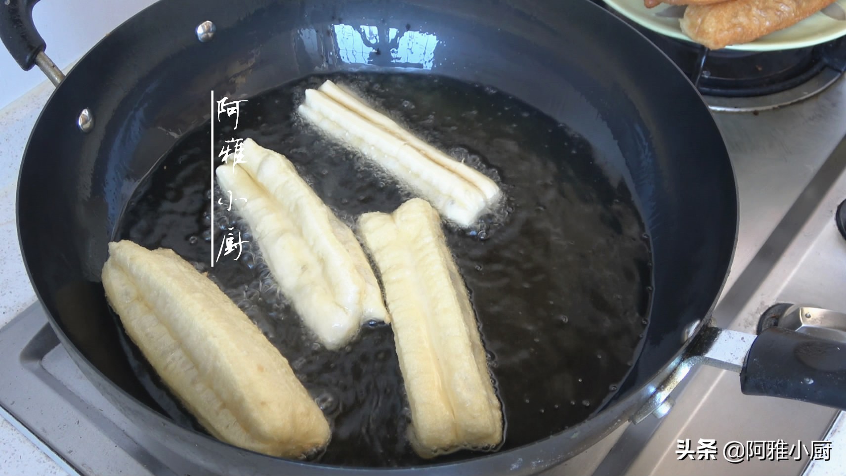 蓬松酥脆大油条的做法,不用泡打粉的油条怎么做酥脆松软