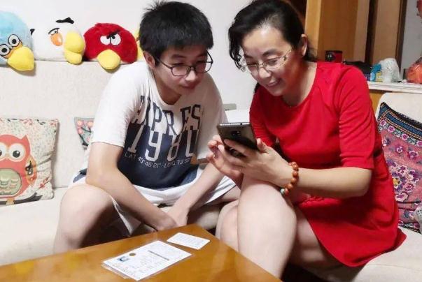 安徽考生超一本线127,考生高考超一本线52分激动落泪