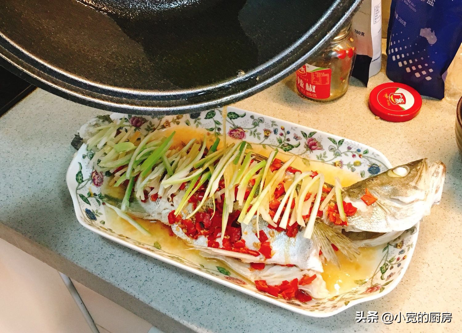 粤菜清蒸剁椒鲈鱼片,鲈鱼清蒸放蒸鱼豉油还需要放盐吗