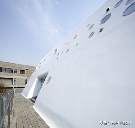 这些店里：有一家是“谢娜”的店猜猜是第几张！