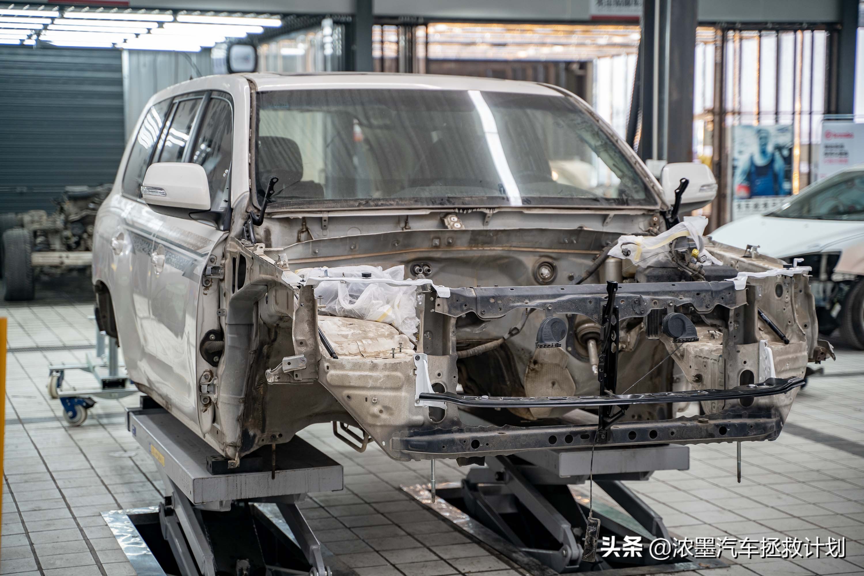 丰田霸道酷路泽带你翻山越岭,丰田兰德酷路泽低速4驱越野模式