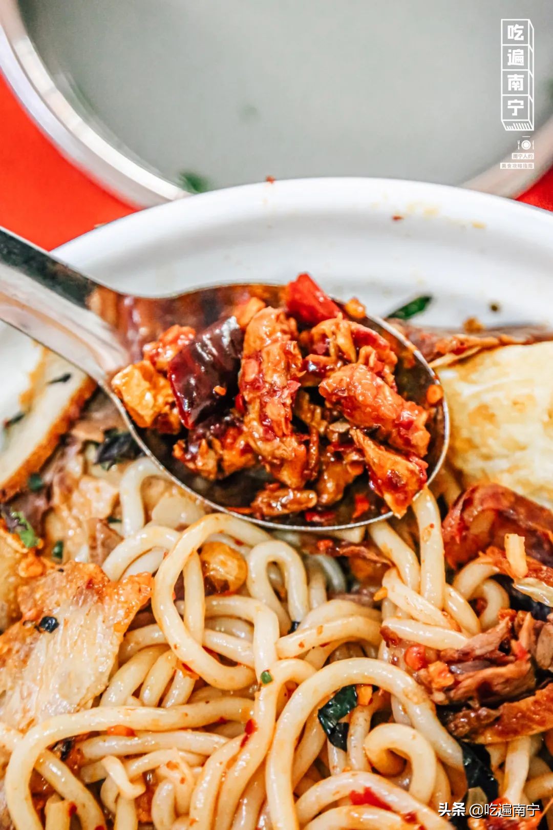 这碗桂林米粉不对劲，南宁人吃没毛病，桂林人看了一直骂