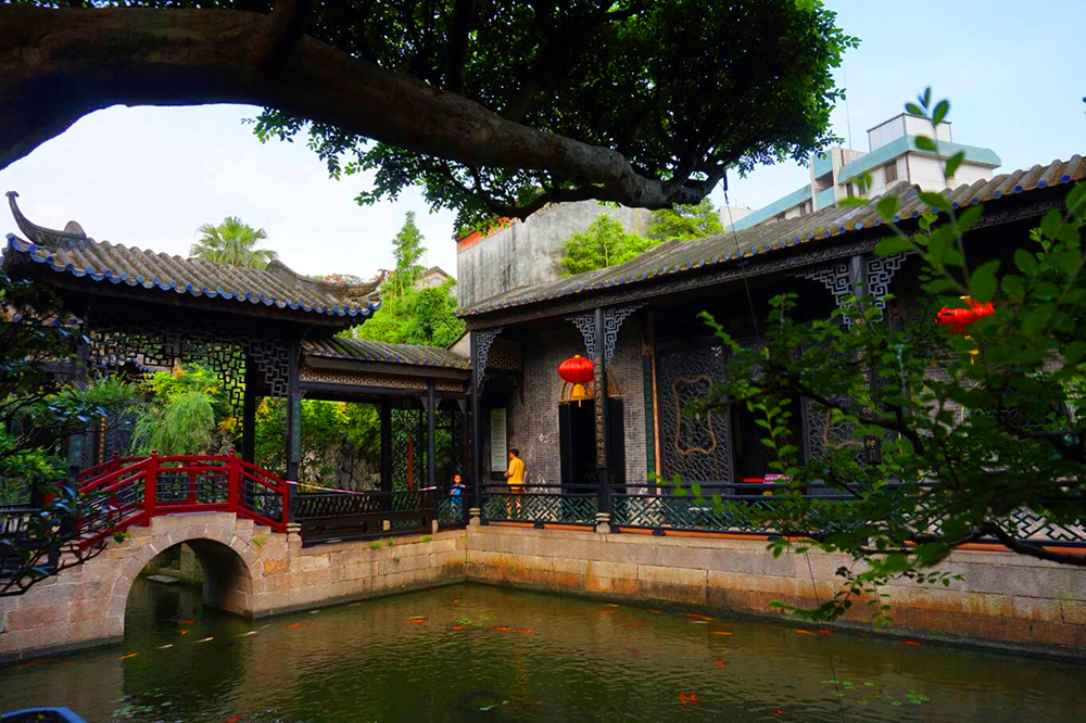 广东番禺一个镇，面积不过47平方公里，人口却有60万