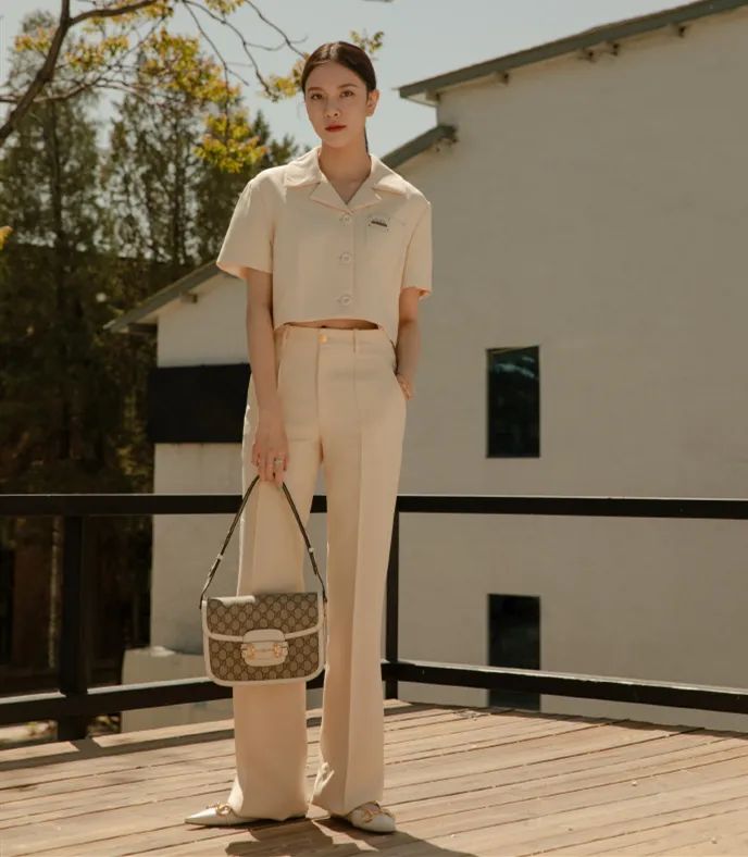 背了双肩包怎么搭配斜挎包,斜挎溜肩