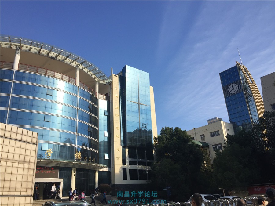 走进校园小学生们的笑容天真烂漫,走进南昌红谷滩新区实验学校