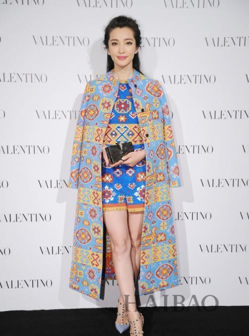 valentino铆钉鞋哪一款百搭,人生第一双高跟鞋简约