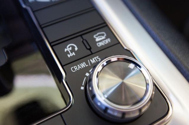 自动挡汽车上坡时要挂到l挡吗,自动挡老司机开手动挡