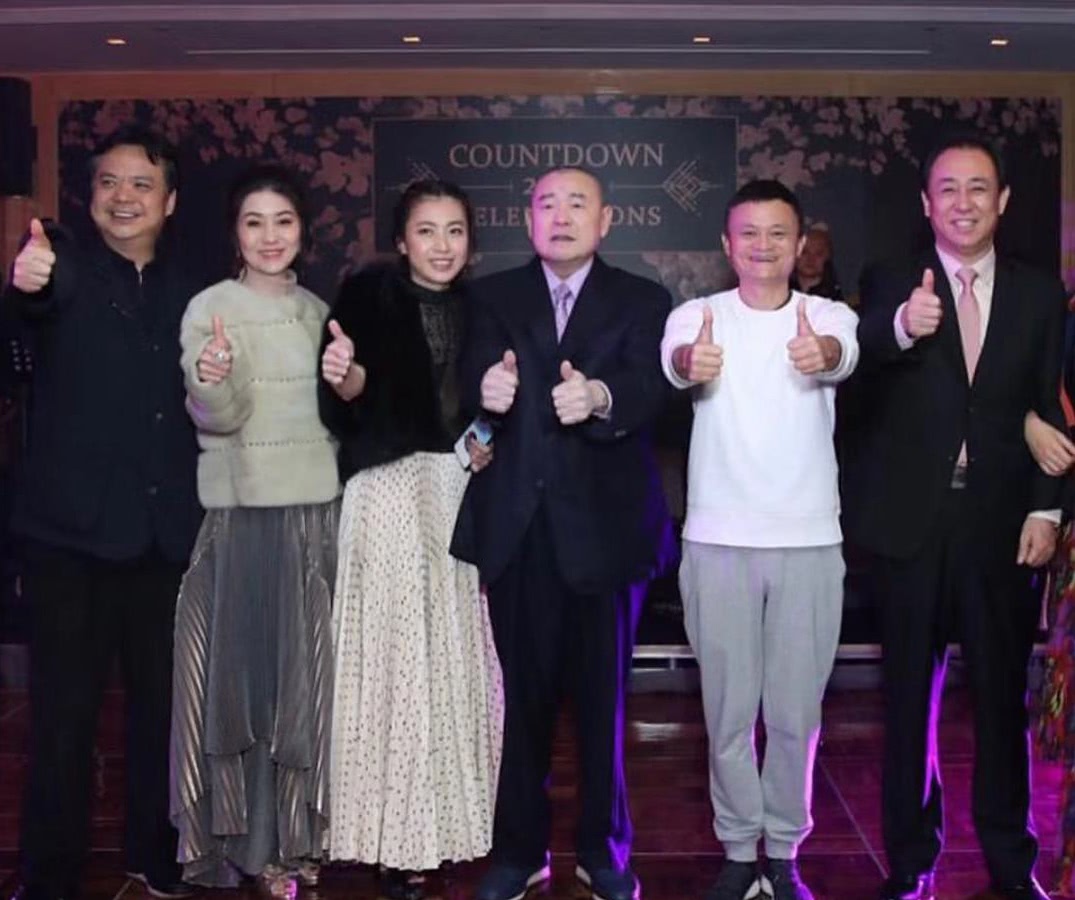 刘銮雄牵手甘比大秀恩爱,刘銮雄李嘉诚同框