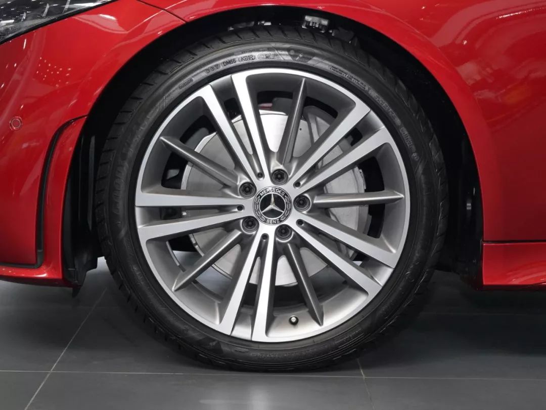 去年我们实测过的轿车里，这8台都有一个“第一”