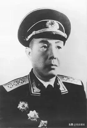 获得三枚一级勋章的少将,荣获三枚一级勋章的有多少人