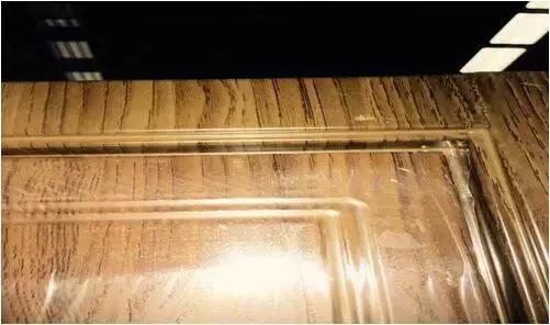 防盗门上缝隙不均怎样调,防盗门划掉漆怎么修复