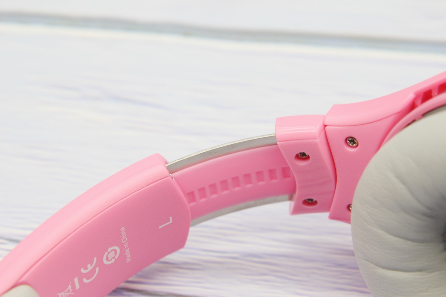 机甲风挂耳式电竞游戏耳机推荐,颜值好性能又好的游戏耳机