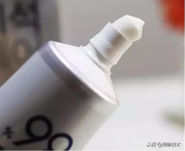 瓷砖开裂小细纹什么原因,房子墙面瓷砖开裂怎么办