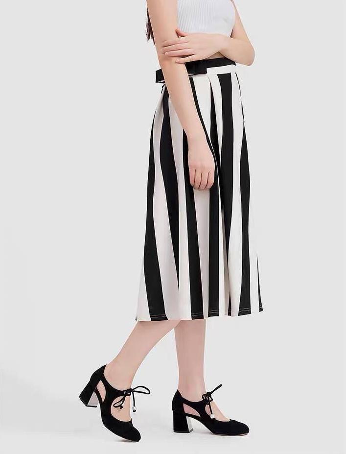 圆头港风休闲皮鞋百搭,圆头小皮鞋英伦风穿搭