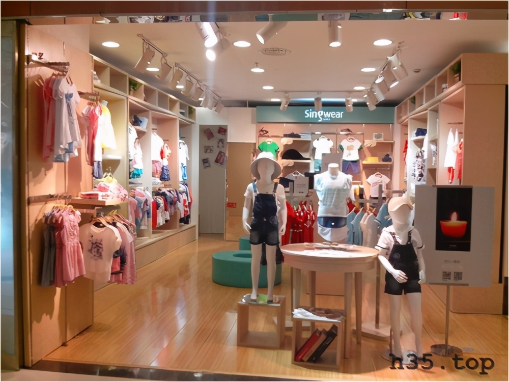 最新童装店双门头装修效果图,童装店怎么装修才有顾客