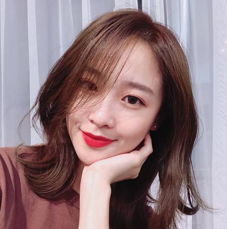 每次洗头梳头都掉很多头发怎么办,每次洗头都掉四五十根头发正常吗