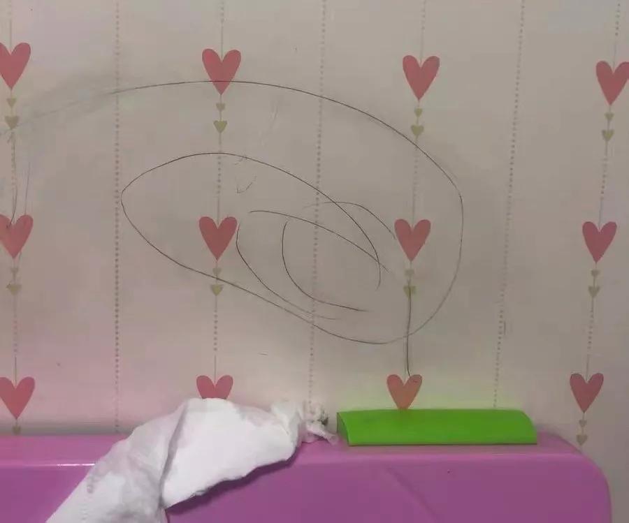 白墙有黑霉点怎么去除,白墙钉子洞怎么去除