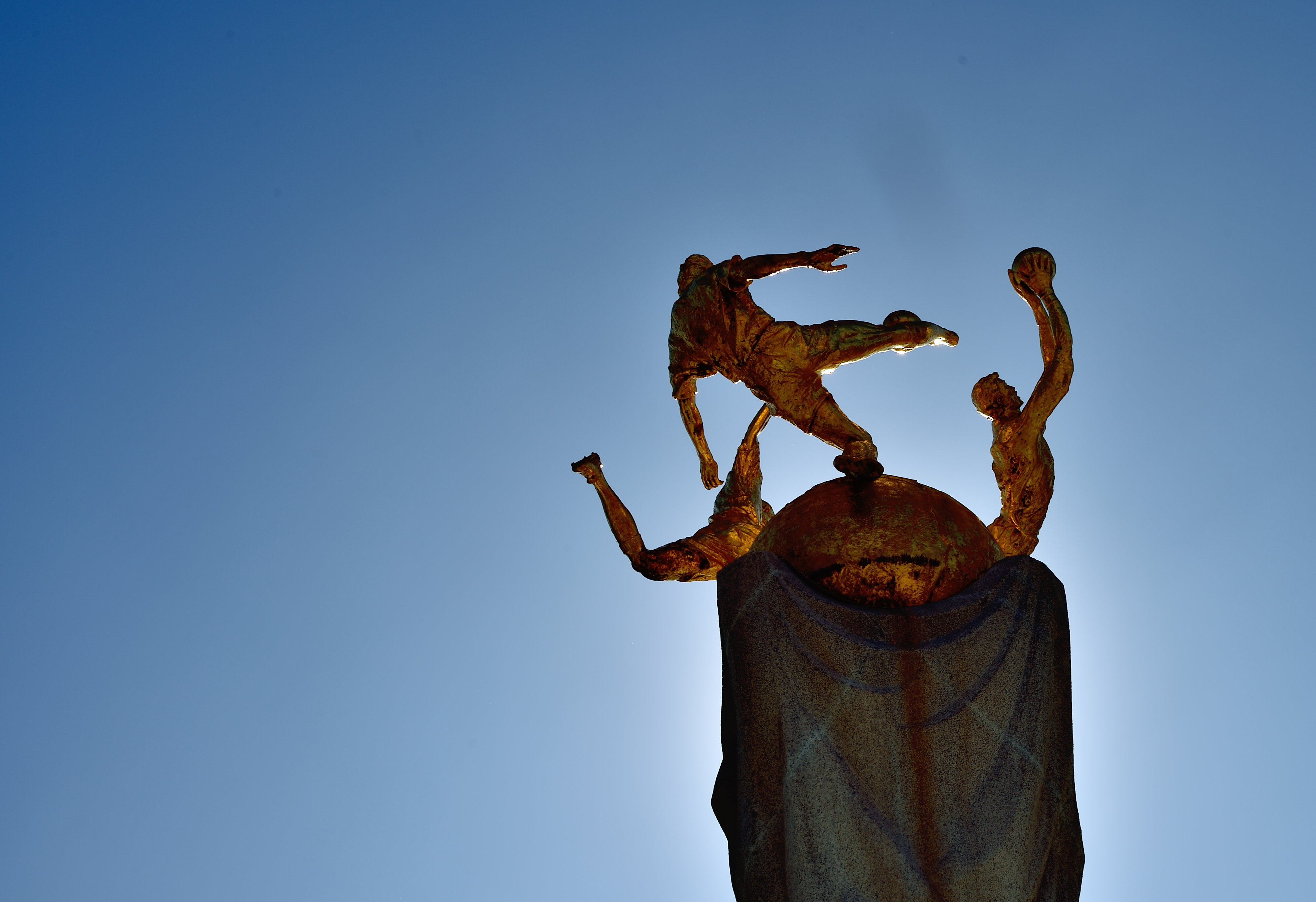 民国足球雕塑,天津明园足球场雕塑