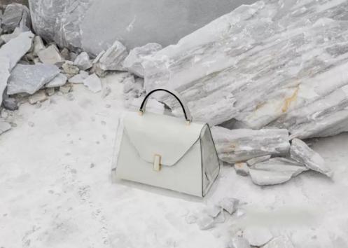 今年很流行的celine包,celine包包最经典时尚潮流是哪款