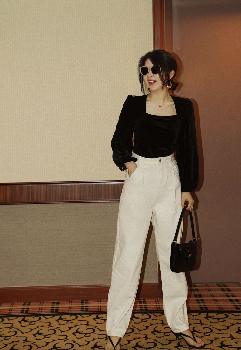 高腰雪纺衫搭配阔腿裤,缎面条纹雪纺衫这样穿时尚洋气