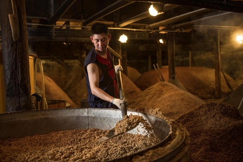 密集夺冠！五粮浓香系列酒闪耀多个国家级白酒评选活动