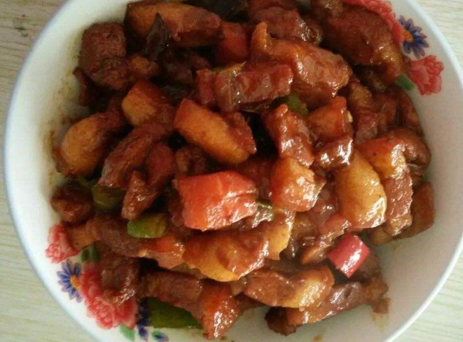 红烧肉的冰糖能用白糖代替么,红烧肉应该放桂皮还是八角