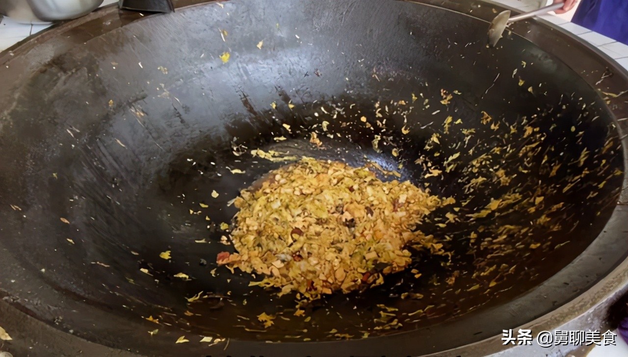 河南大爷大锅烩菜10元,河南小伙大锅菜卖1000份