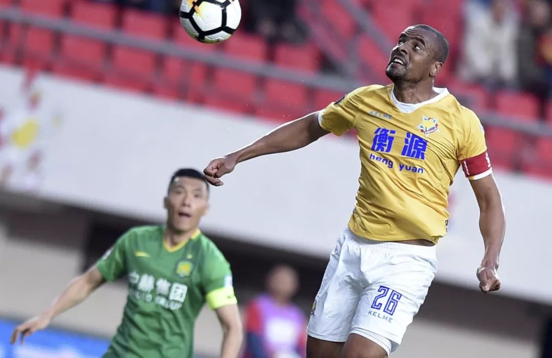 乔尼拿球,乔尼铁球