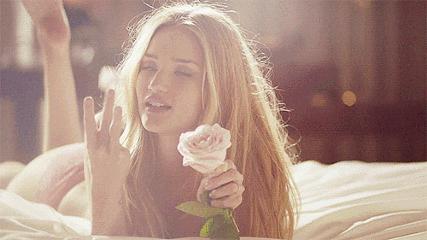 经期前后想吃甜食,经期后想谈恋爱