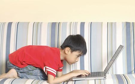 最近脖子老疼胀,最近脖子很酸痛怎么回事