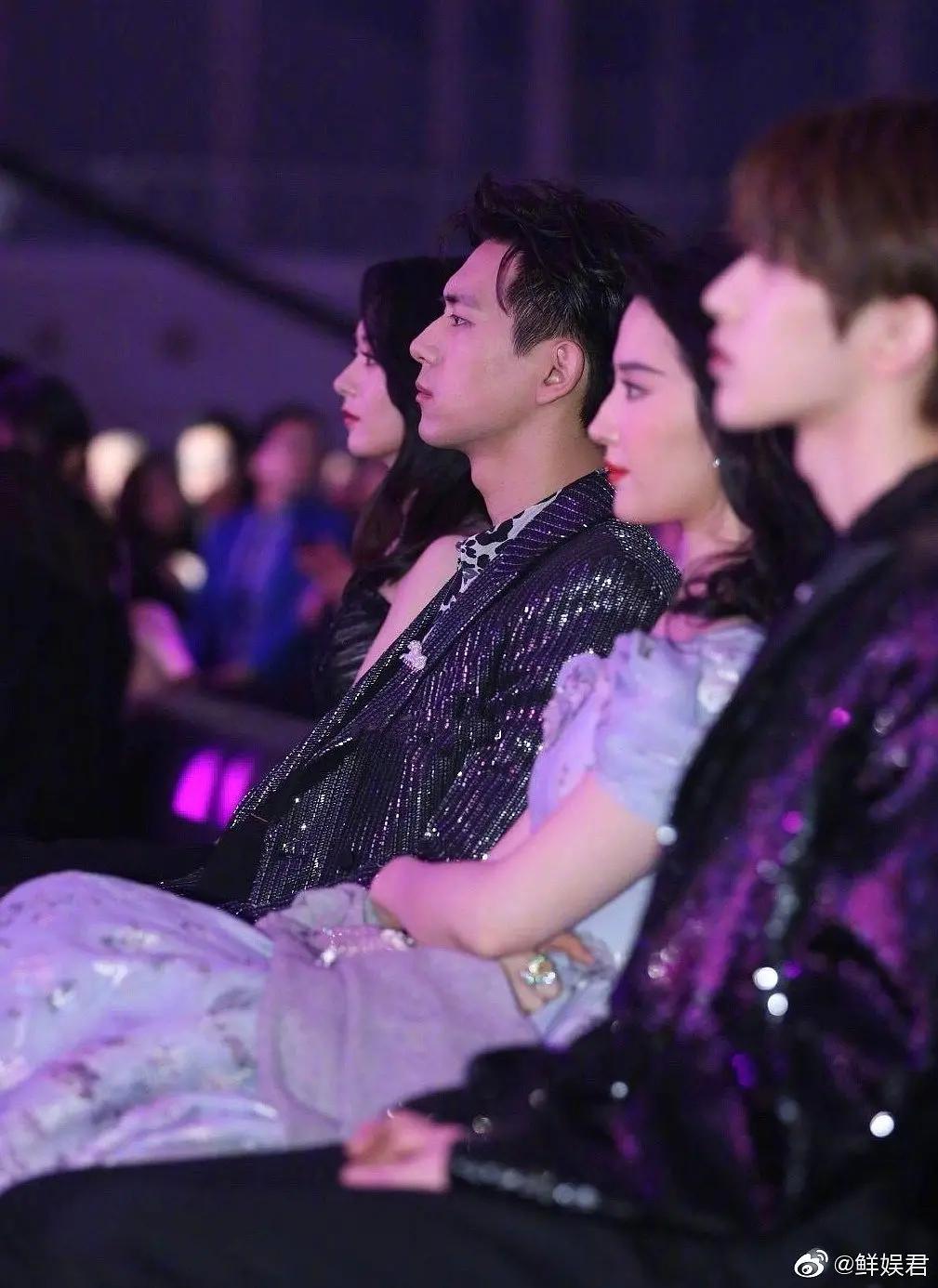 微博之夜赵丽颖杨幂一起走红毯 (杨幂赵丽颖微博之夜美图对比)