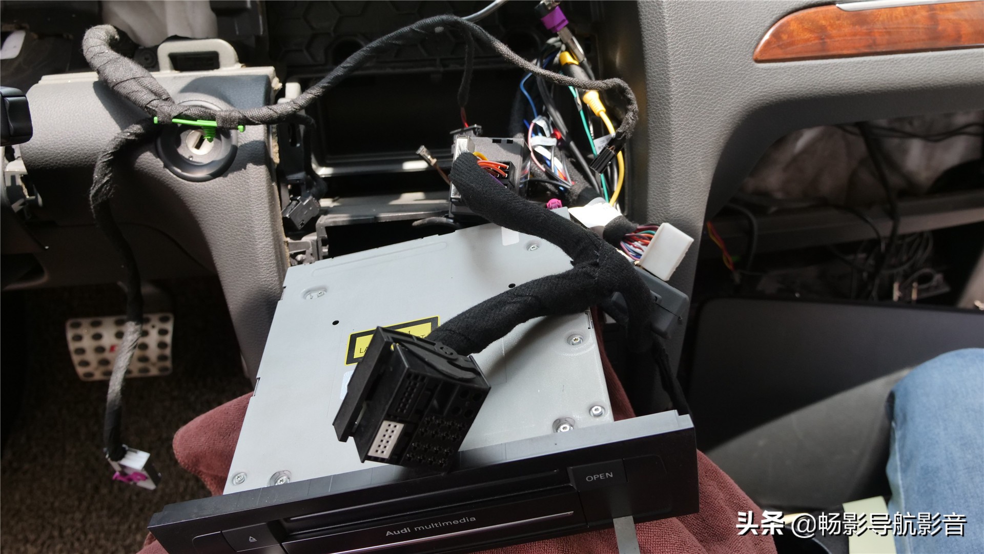 奥迪q7改内饰导航,奥迪q7改装大屏导航线束