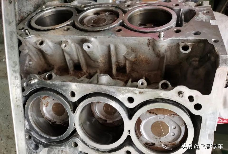 丰田皇冠3.0发动机大修有点共振,皇冠发动机烧机油大修