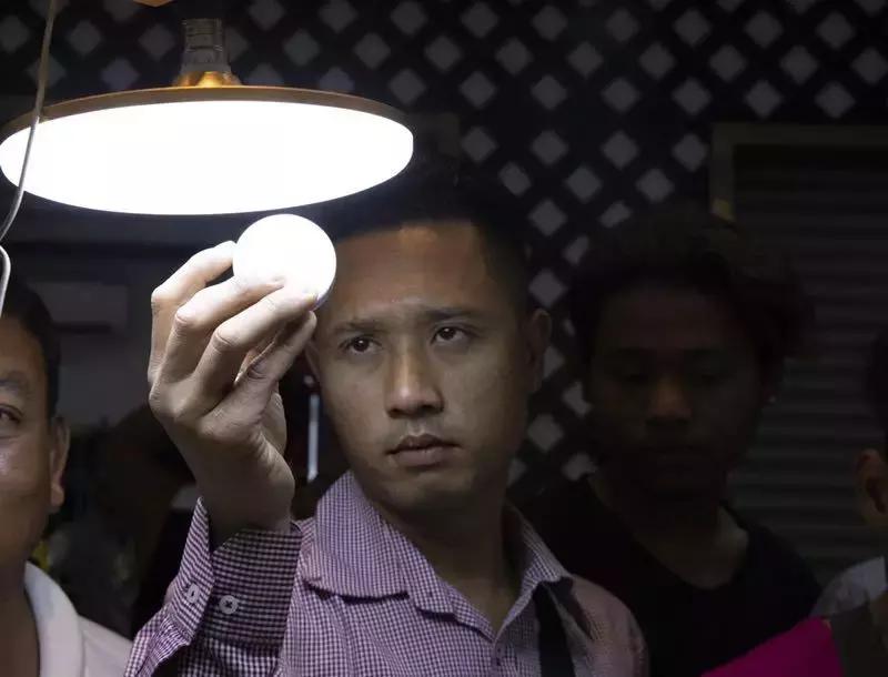 缅甸珠宝翡翠直播,缅甸翡翠交易市场直播