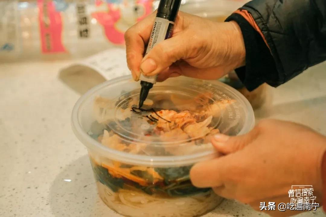 建政路柳州螺蛳粉,半夜两点还开的柳州螺蛳粉