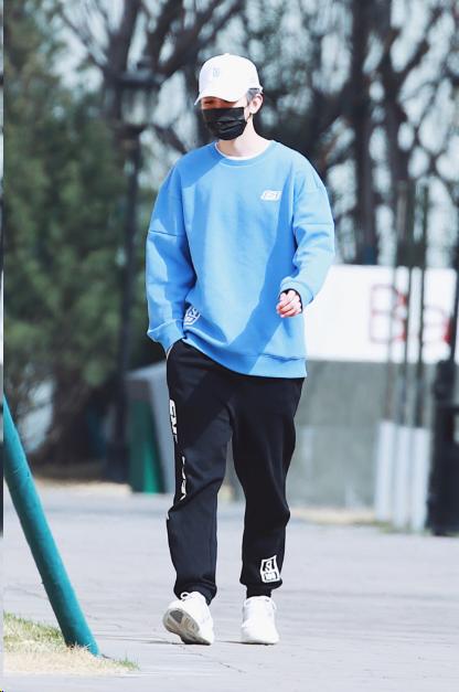 男生应该怎么穿搭春天,男生春天怎么穿搭